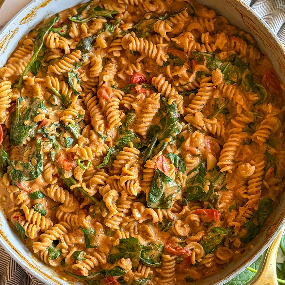 邦楽 DISH// One Pan Creamy Tomato Vodka Pasta | Jackfruitful Kitchen